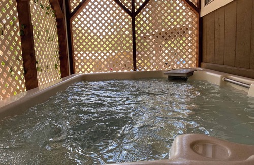 Payson Cabin | New remodeled Family Cabin-Multiple Beds, Fireplace, Horseshoes, Private Jacuzzi