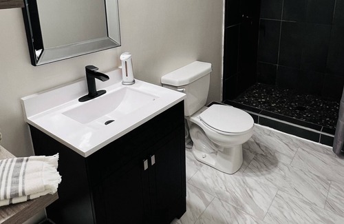 Barnett Condo | NEW! Remodeled Lakefront Property w/private dock—7MM Gravois Arm