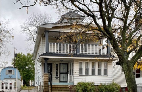 Old Brooklyn Apartment | New Remodeled Morden 2 bedroom + Den home in Old Brooklyn