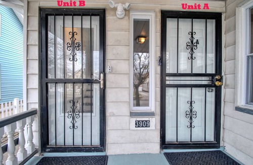 Old Brooklyn Apartment | New Remodeled Morden 2 bedroom + Den home in Old Brooklyn