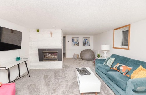 Fargo House | NEW Remodeled Townhome Close to Downtown