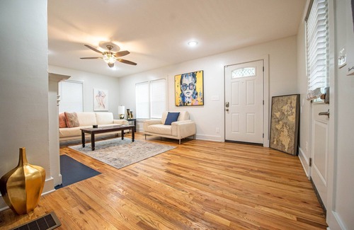 Atlanta House | NEW Renovated Home Mile from Mercedes Benz
