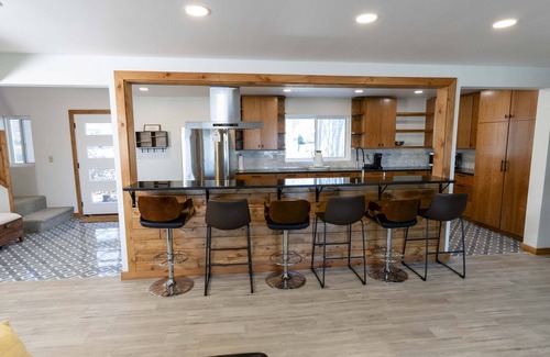 Oshkosh House | New Renovation! Gorgeous Lake Views! Outdoor Hot Tub, Huge open concept rooms!