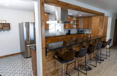 Oshkosh House | New Renovation! Gorgeous Lake Views! Outdoor Hot Tub, Huge open concept rooms!