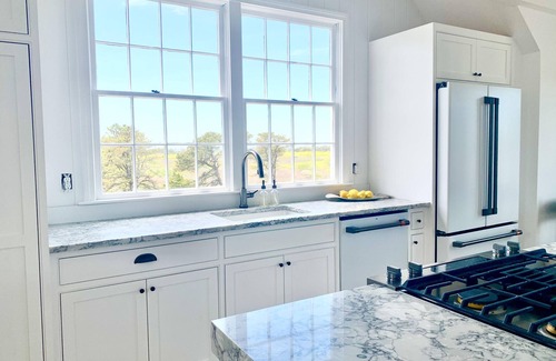 Eel Point House | New Rental! Renovated in 2020, Walk to Beach, Outdoor Shower, Fire Pit, Tennis