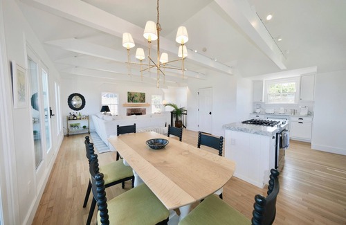 Eel Point House | New Rental! Renovated in 2020, Walk to Beach, Outdoor Shower, Fire Pit, Tennis