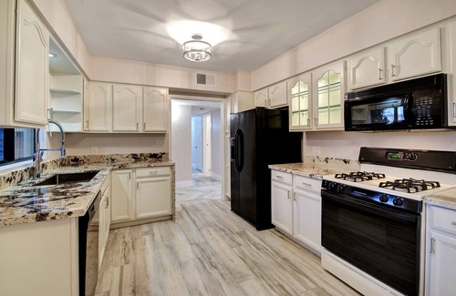 Camelback East House | NEW! RESORT STYLE LUXURY & ELEGANT! HEATED POOL. HOT TUB. BILTMORE NEIGHBORHOOD