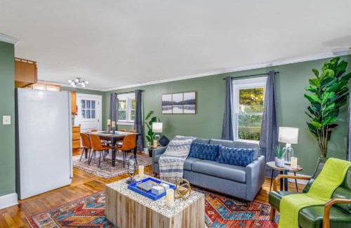 Summerlee House | New River Gorge Cottage w Hot Tub, Fire Pit, Grill