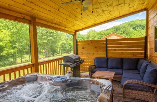 Creston House | New River Log Cabin, HOT TUB, Fire Pit