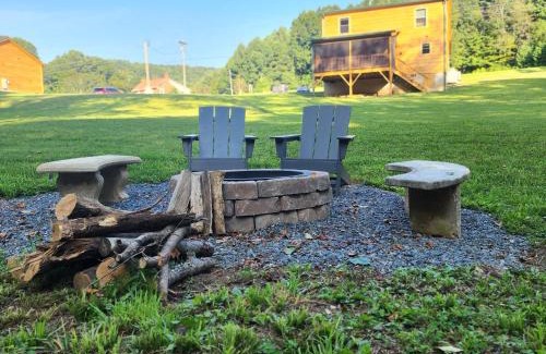 Creston House | New River Log Cabin, HOT TUB, Fire Pit