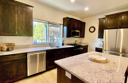 Grants Pass House | New Riverfront Retreat Home on 1 Acre - WiFi, A/C, Covered Deck and Spa