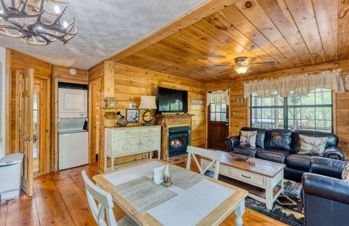 Morganton Cabin | New Romantic Creekside Getaway with King Size Bed, Hot Tub & Pet Friendly