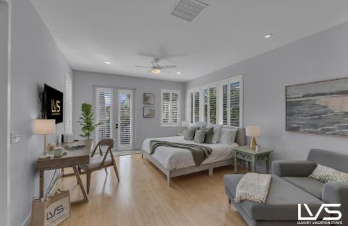 East Fort Lauderdale House | New Royal 80ft Waterfront Wlk2Beach HotPool Spa KitchenBBQ