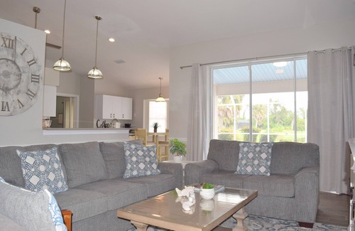 Pinehurst House | NEW! SEA STAR OASIS: ROTONDA WEST 3BD/2BTH HEATED POOL HOME! 18 MIN TO BEACH!