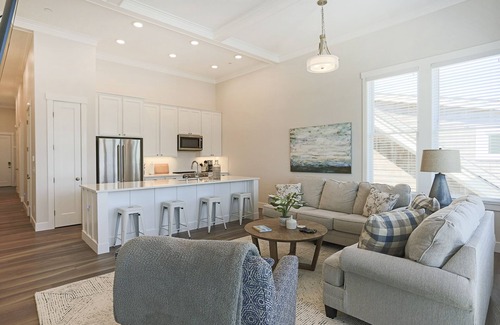 Seabrook House | New* Seabrook's Windjammer: Ocean View loft in the Town Center!
