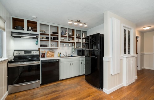 Rockport House | NEW Seaside Cottage Steps from the beach + Parking + Theater