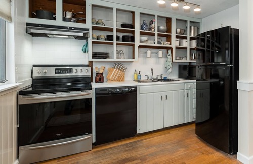 Rockport House | NEW Seaside Cottage Steps from the beach + Parking + Theater