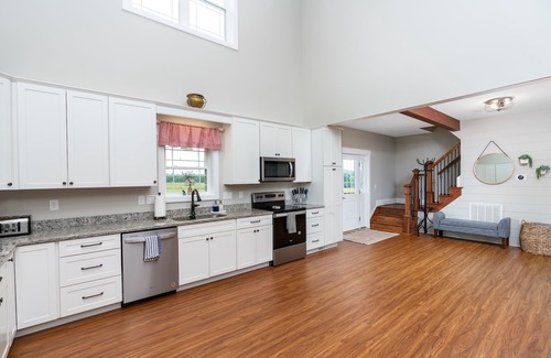 Faber House | NEW! Secluded Farmhouse + Solar Heated Pool + Firepit
