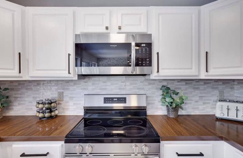 Tobyhanna House | NEW Serene Lakefront Retreat|Hot Tub, Fire Pit & GameRoom