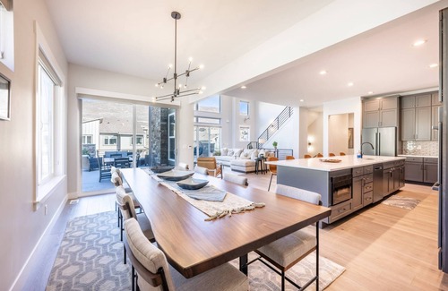Deer Mountain House | New Ski Home | Private Hot Tub | 7 Mins to Skiing & Deer Valley East Village | Great for Families