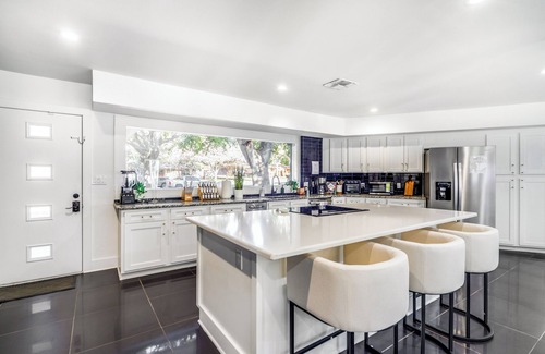 Castle Hills House | New! Sleeps 16! Heated Pool, Outdoor Movie Theater, Game Room, Putting Green!