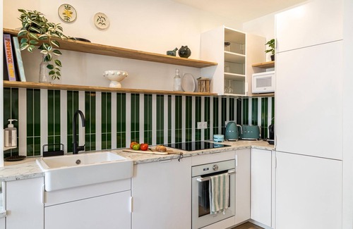 Carabacel Apartment | NEW! Spacious 4BR-3BTH, heart of Nice, AC, elevator