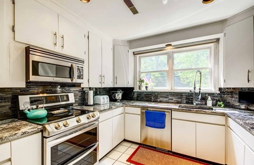 Columbia House | NEW! Spacious Columbia Home