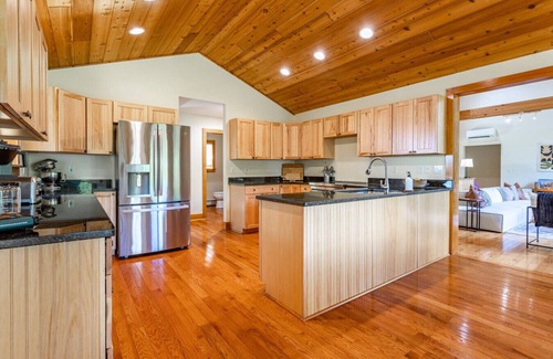 Roscoe House | NEW: Spacious & Stylish Cabin Just Outside Roscoe