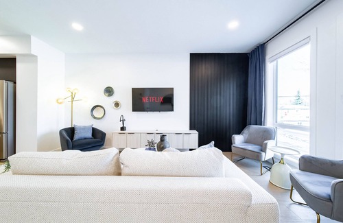 Southwest Edmonton House | NEW-Starry Nights Escape-Hot Tub-Kids Secret Rm!