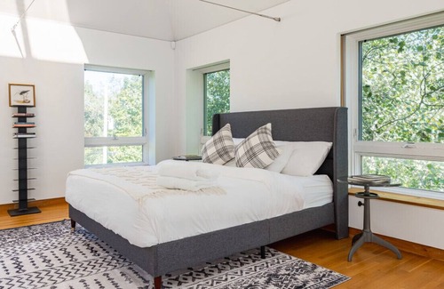 Roscoe House | NEW: Stunning Architectural Double Pavilion House