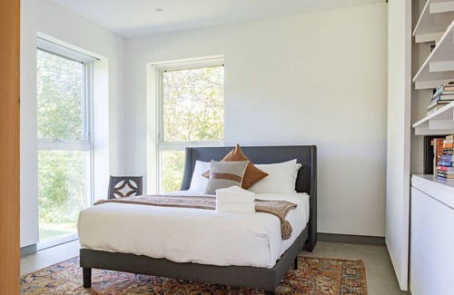 Roscoe House | NEW: Stunning Architectural Double Pavilion House