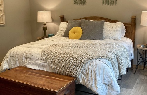 Drasco House | NEW! Stunning lake house! Sleeps 13!