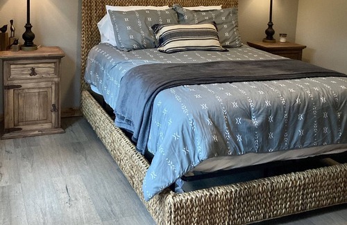 Drasco House | NEW! Stunning lake house! Sleeps 13!