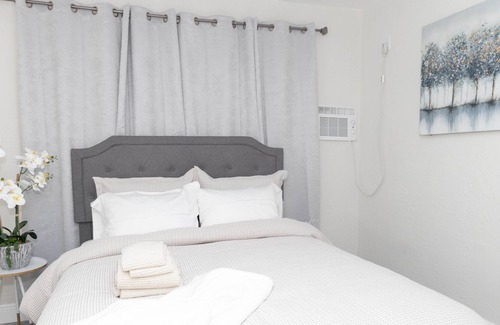 West Park Apartment | NEW!! STYLISH 1 BEDROOM 15 MIN FROM EVERY WHERE
