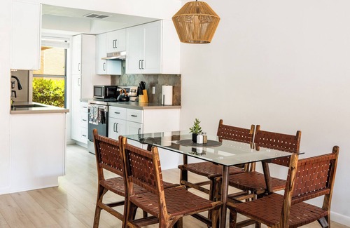 Oak Creek Condo | NEW Stylish Condo- Village of Oak Creek- Walk to hiking, restaurants- sleeps 6