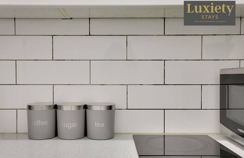 Southend-on-Sea Apartment | New! Stylish & Modern Studio City Centre Nr High St by Luxiety Stays