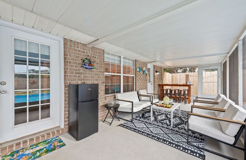 Navarre House | NEW! ~Sundancer~ Huge Pool ~ Game Room ~ Upscale