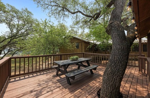 Spicewood Cabin | *NEW Sunrise Lodge - Dawn Suites | Lake Views