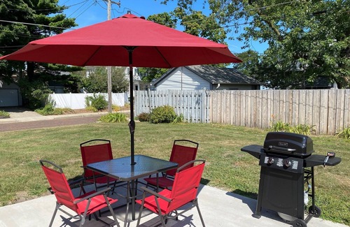 Racine House | New Sunset! Pro Cleaned, Self Check in - Sleeps 8