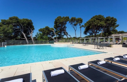 Saumane-de-Vaucluse Condo | (New) Superb apartment in Golf