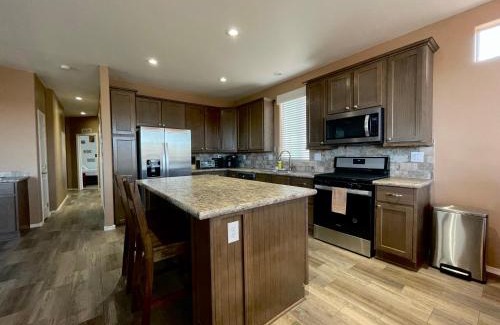 Williams House | NEW! The Grand Getaway at Williams - Family Friendly & Walk to the GC Train