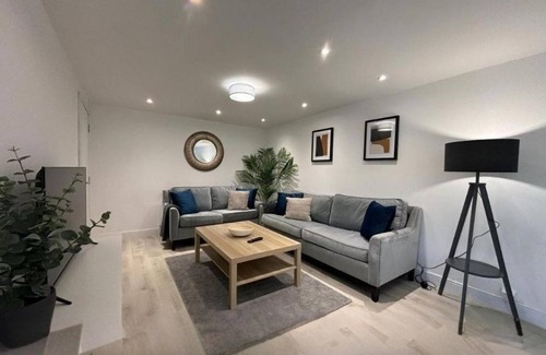 Shrewsbury House | NEW! The Hansas Hideaway - Luxury 3 Bed Townhouse