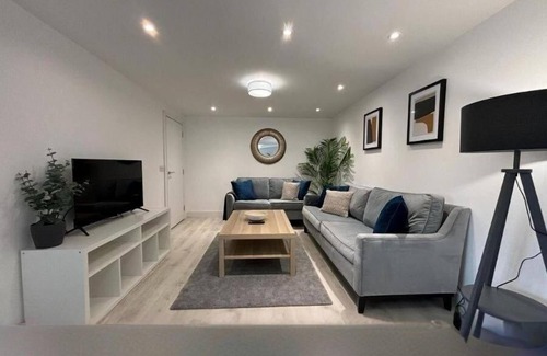 Shrewsbury House | NEW! The Hansas Hideaway - Luxury 3 Bed Townhouse