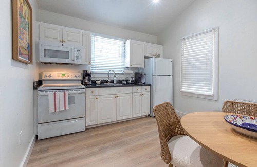 Key West Historic District Cottage | NEW! - The Jolly Rooster CottagenSteps to Duval - Prime and Quiet Location
