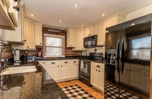 Inman Cabin | New! The Lake House - Cabin with Hot Tub