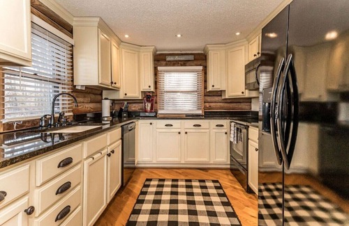 Inman Cabin | New! The Lake House - Cabin with Hot Tub