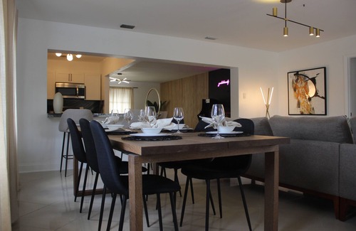 Horse Country House | New! The Moon House with Pool, Arcade & Basketball
