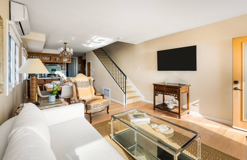 Sand Section Villa | New! The Nautilus – Manhattan Beachfront Retreat