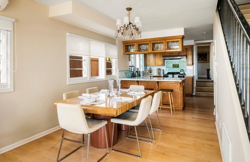 Sand Section Villa | New! The Nautilus – Manhattan Beachfront Retreat