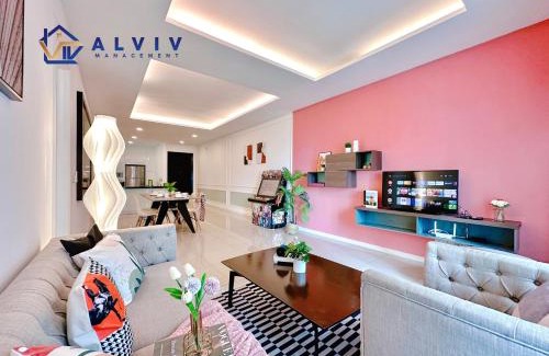 Bunga Paya Pantai Apartment | NEW! The Shore Residences 3BR Luxury I Direct access to Shopping I 6-10pax I 10minsJonker